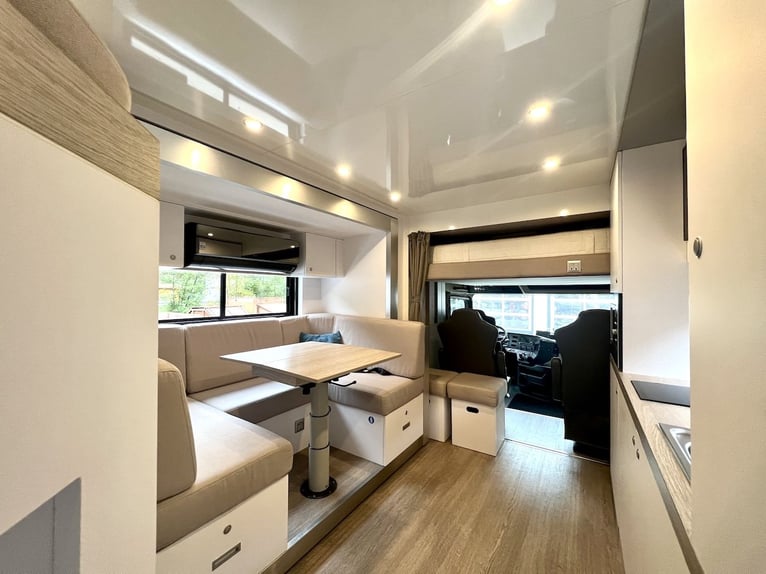 Mercedes-Benz 2551 Horse Transporter for 6 Horses with Living Area, Pop-Out WC, Shower, Truck, 510 H