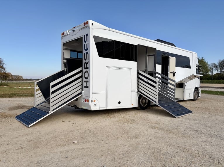 Mercedes-Benz Actros 1835 RJH Exclusive H5 5-6 Horse Transporter with Pop-Out Bathroom, WC, Shower T