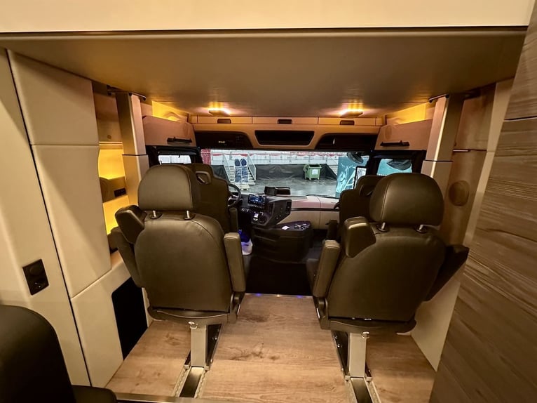 Mercedes-Benz Actros 2545 RJH Exclusive H6 Pferdetransporter LKW Neu und sofort verfügbar!