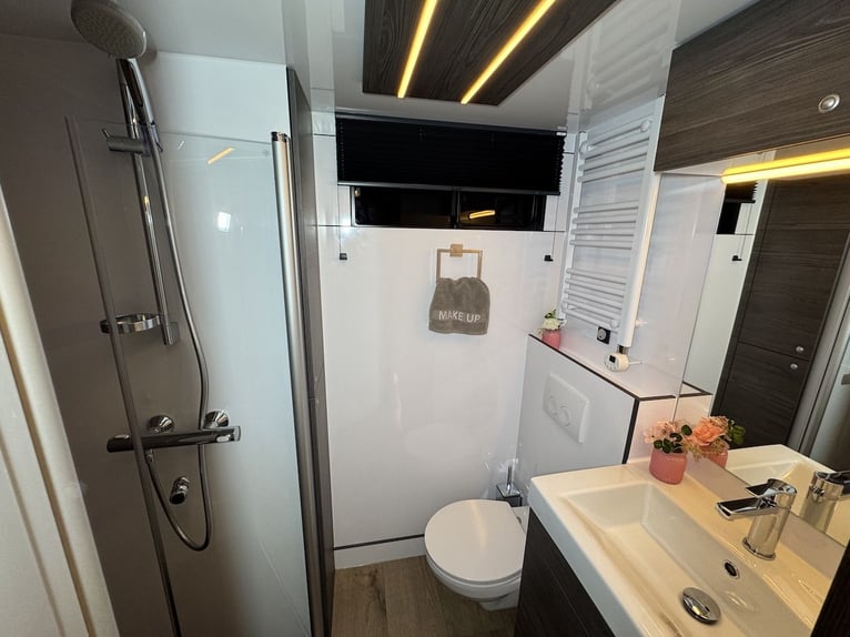 Mercedes-Benz Actros 2545 RJH Exclusive H6 Pferdetransporter LKW Neu und sofort verfügbar!