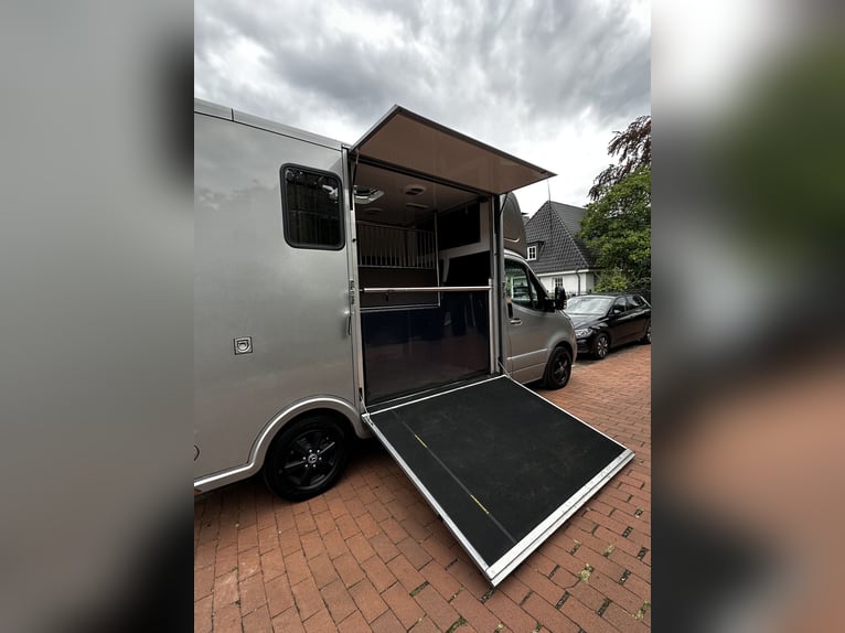 Mercedes-Benz Horse Transporter