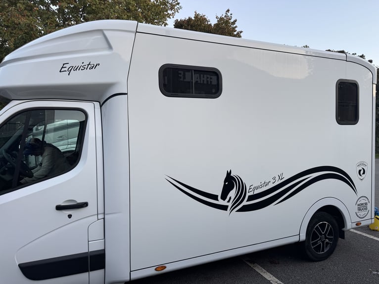 Paragan horsebox on Renault Master 3 XL