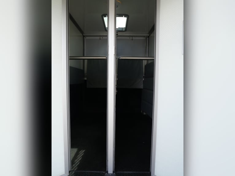 RENAULT Master Automatic MSG Horsebox Self-Driver