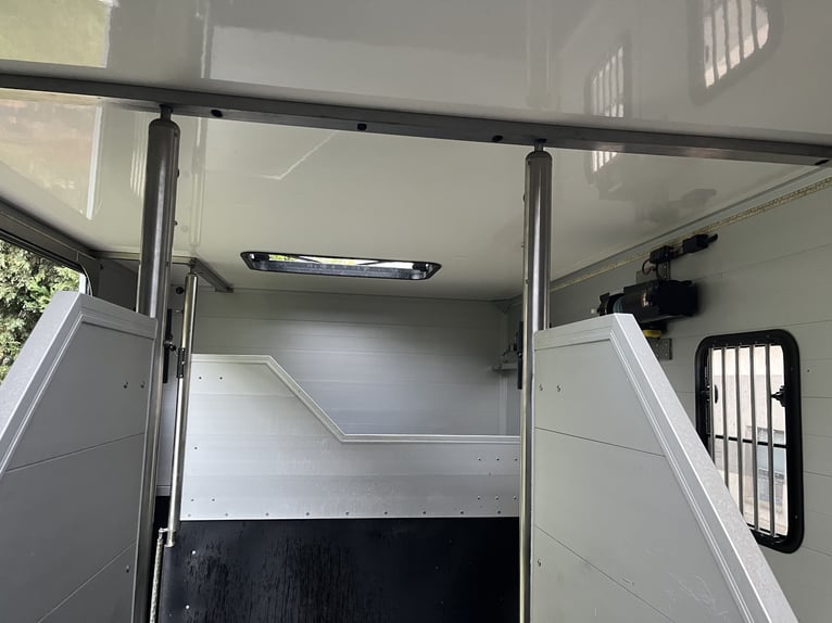 MAN TGL Tagesturniertransporter 4 Pferde 