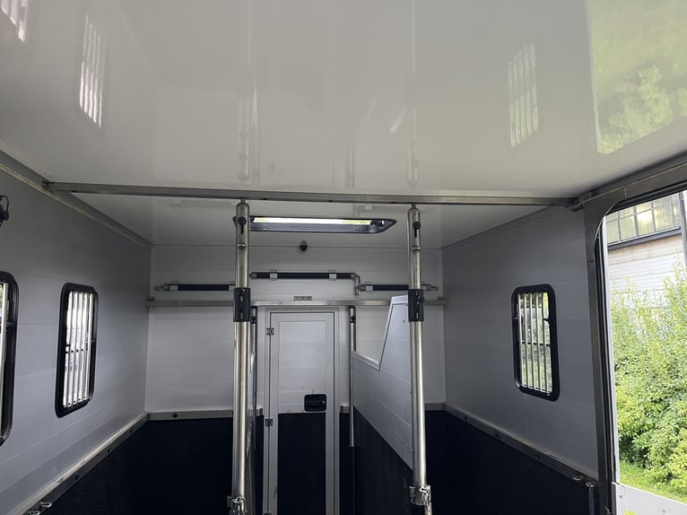 MAN TGL Tagesturniertransporter 4 Pferde 