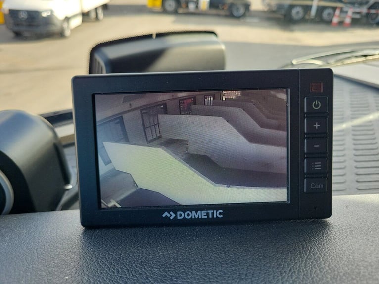 Mercedes-Benz Actros 2551 Horse Truck + Living (2017) —  5–6 horses — 23.236 km — Euro 6 Mercedes-Benz Actros 2551 Horse Truck + Living (2017) —  5–6 horses — 23.236 km — Euro 6