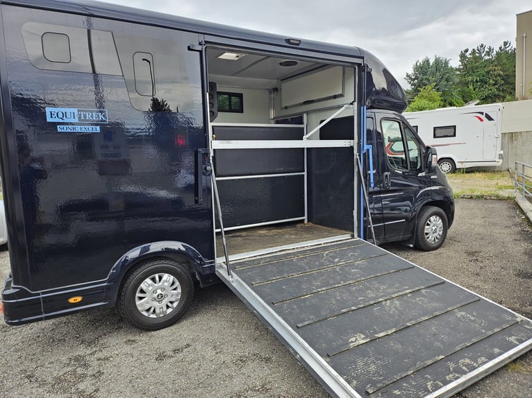 Peugeot Boxer 2.2 BlueHDi 165 Pro EQUI-TREK