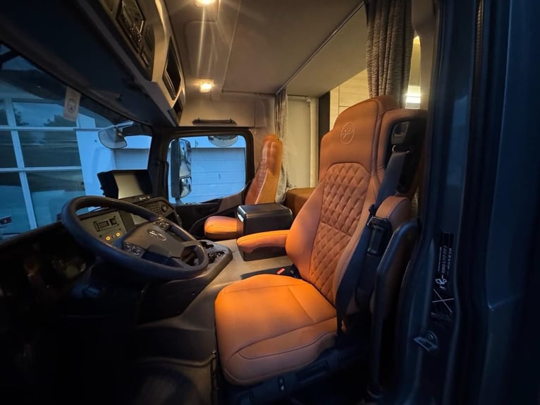 Pferdetransporter Mercedes Benz 1835 Antos Wohnmobil Horsetruck Paardenvrachtwagen