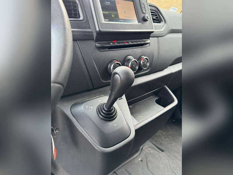 Renault JK Horsebox, Stallion Version!