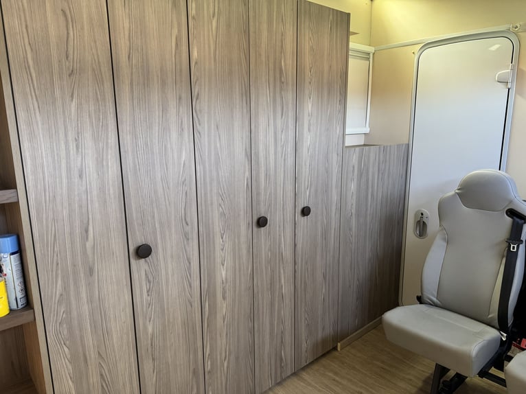 STX Pferdewohnmobil LKW IVECO Stralis 360 