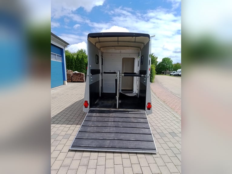 Top gebrauchte Pferdetransporter und Pferdeanhänger +Wohnabteil