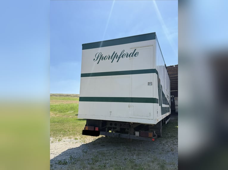 Mercedes-Benz 814 Horsebox