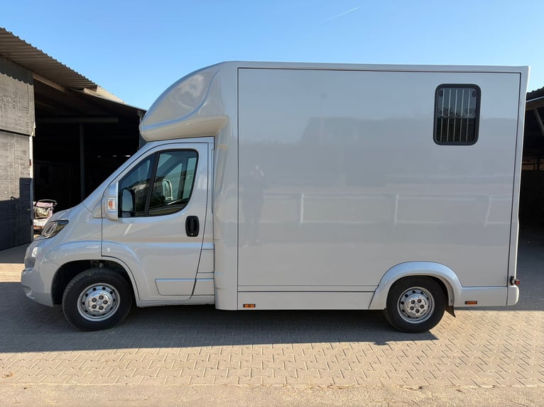 Used horse trailer in excellent condition