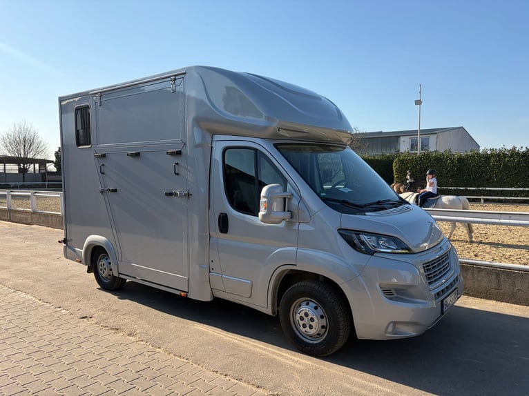 Used horse trailer in excellent condition