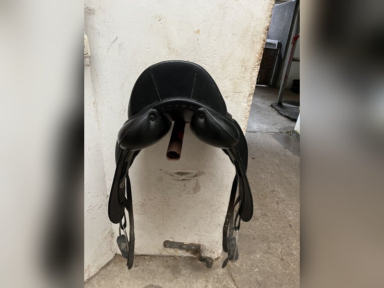 Childeric dressage saddle, 17 inch, good condition