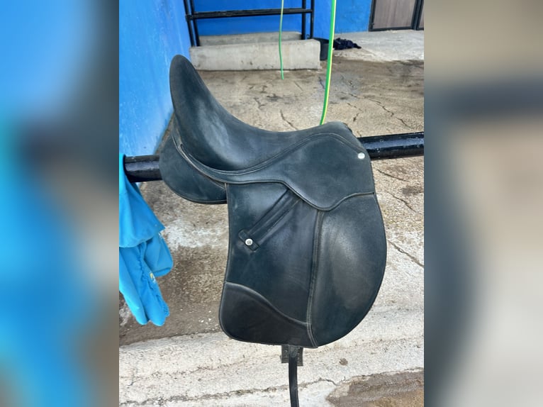 Dressage saddle wintec