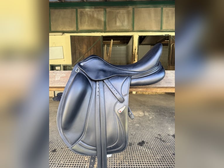 Equipe Elizabeth Dressage Saddle – 17.5” M,  Excellent Condition