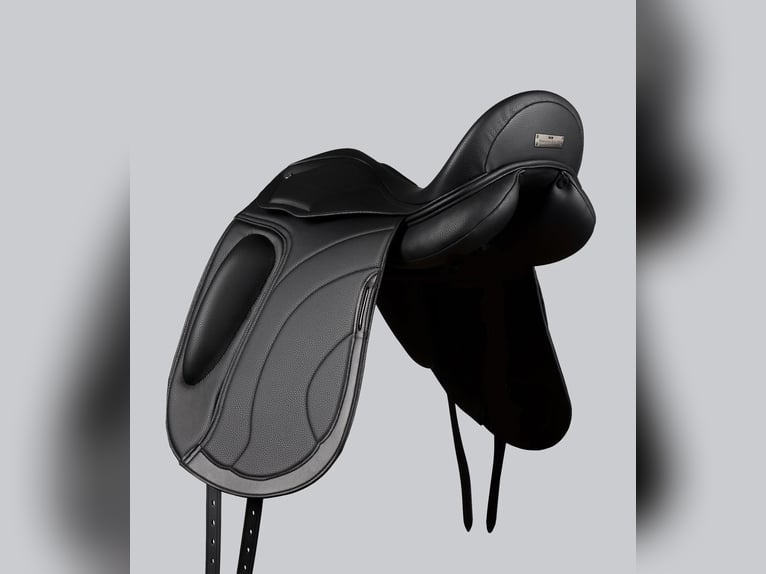 Montpellier Synthetic Dressage Saddle Black