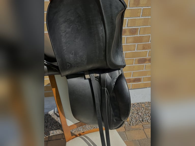 Passier dressage saddle, size 17