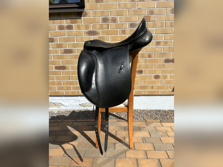 Passier dressage saddle, size 17
