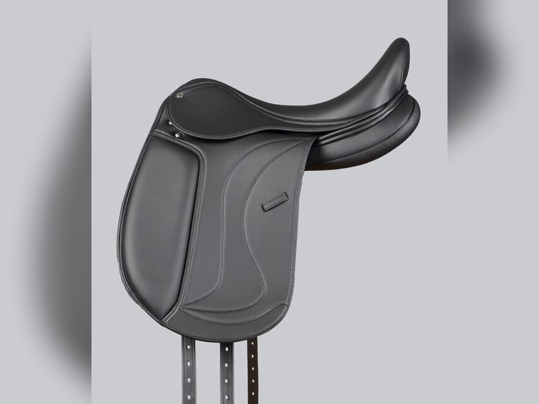 Reims Synthetic Dressage Saddle Black
