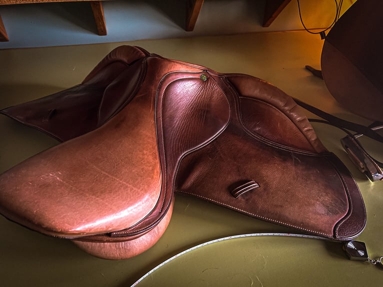 HDR English saddle 17”