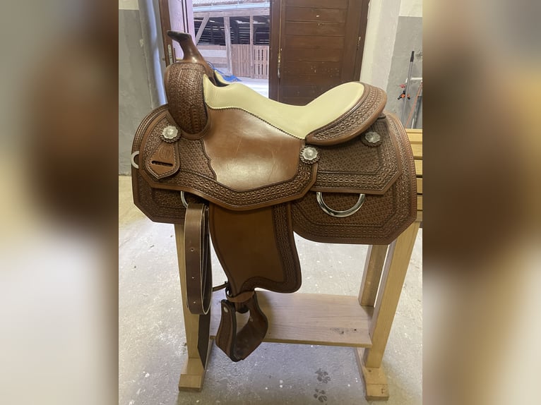 CR SADDLE& TACK