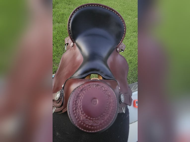 Crest Ridge wide western leather trail Saddle Wade model