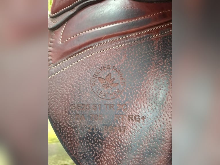 Jumping saddle CWD 2GS SE25 17