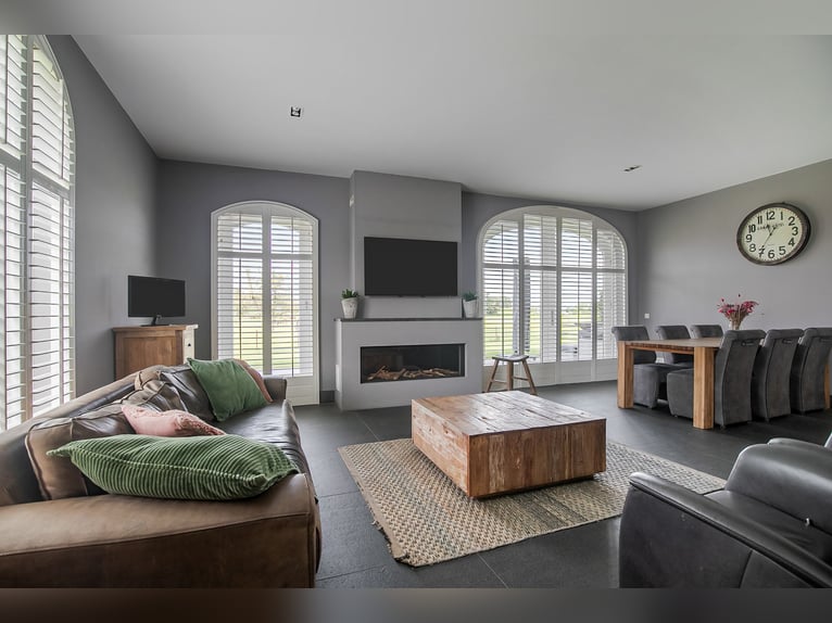 A stunning equestrian property offering numerous opportunities for the dedicated horse enthusiast!