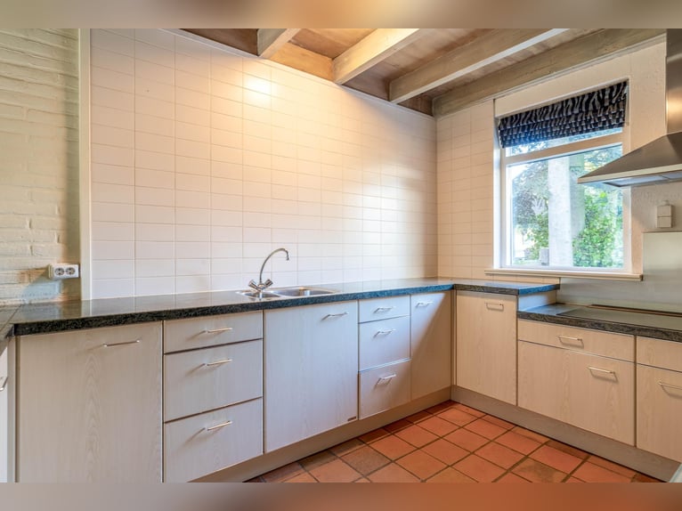 Anwesen mit professionellen Reitanlagen und großzügigen Wohnmöglichkeiten