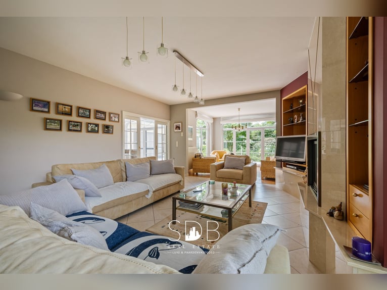 Beautiful country estate with equestrian facilities on 15,804 m² in Haasdonk