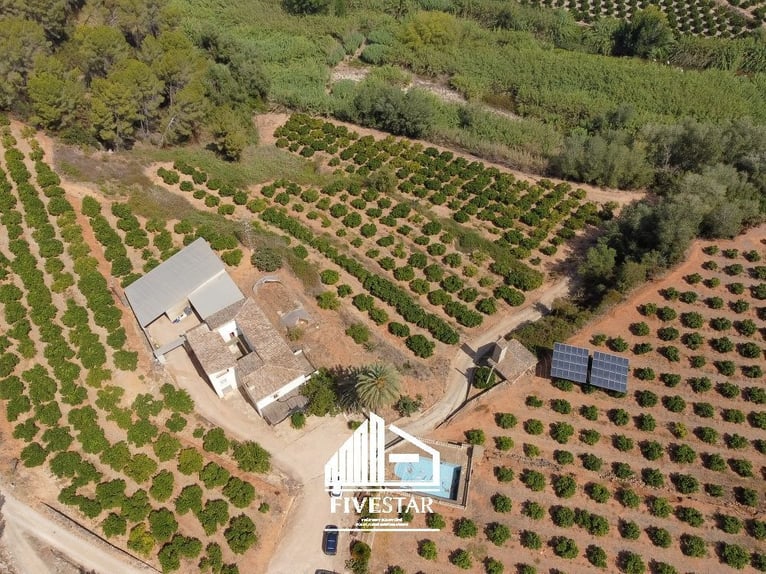 Charming estate for enthusiasts, ideal for horsekeeping