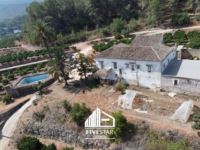 Charming estate for enthusiasts, ideal for horsekeeping