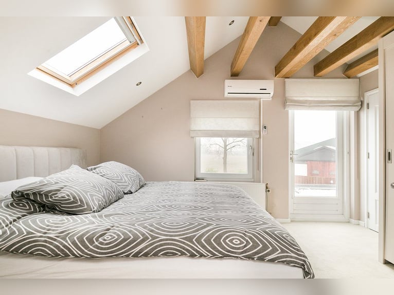 Complete equestrian accommodation located on a plot of 2 hectares in the outskirts