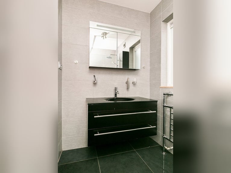 Complete equestrian accommodation located on a plot of 2 hectares in the outskirts