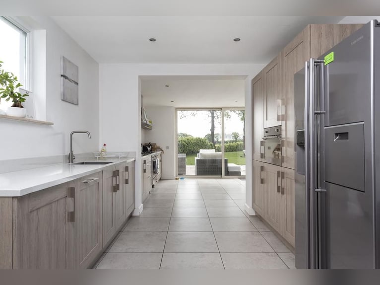 Complete equestrian accommodation located on a plot of 2 hectares in the outskirts