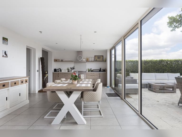 Complete equestrian accommodation located on a plot of 2 hectares in the outskirts