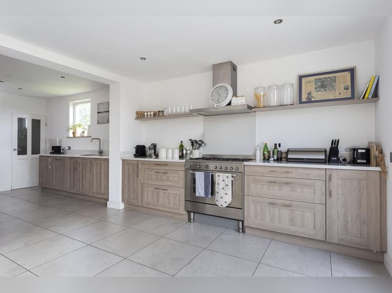 Complete equestrian accommodation located on a plot of 2 hectares in the outskirts