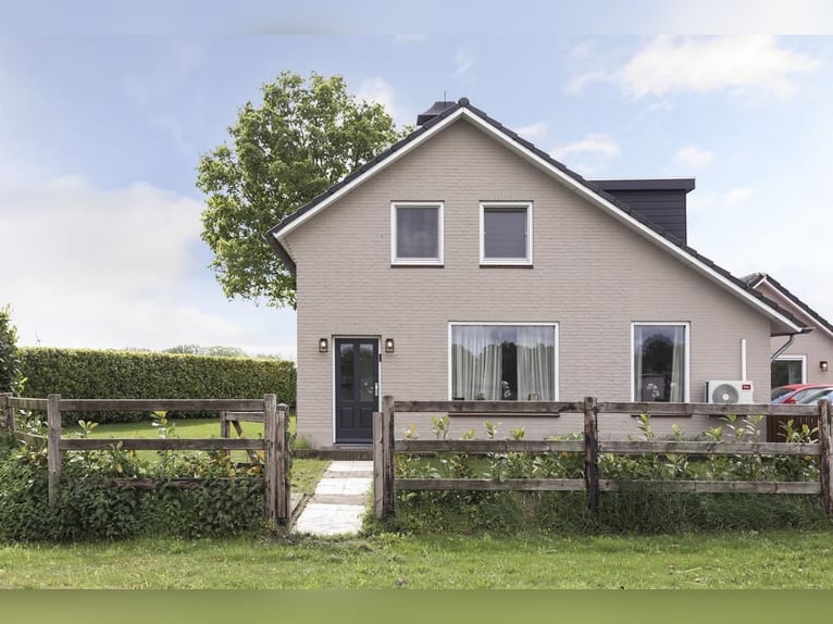 Complete equestrian accommodation located on a plot of 2 hectares in the outskirts