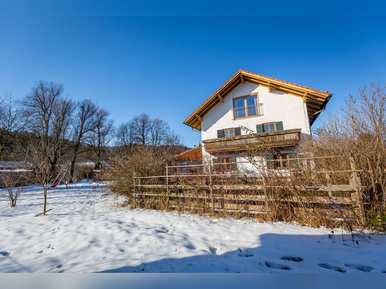 Dream farmhouse with an expanded equestrian area in Zeilarn (east of Munich), commission-free