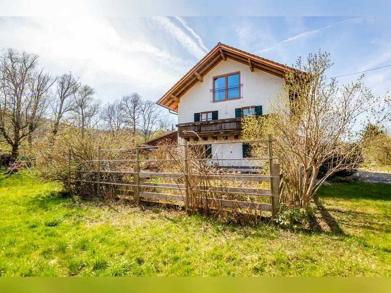 Dream farmhouse with an expanded equestrian area in Zeilarn (east of Munich), commission-free