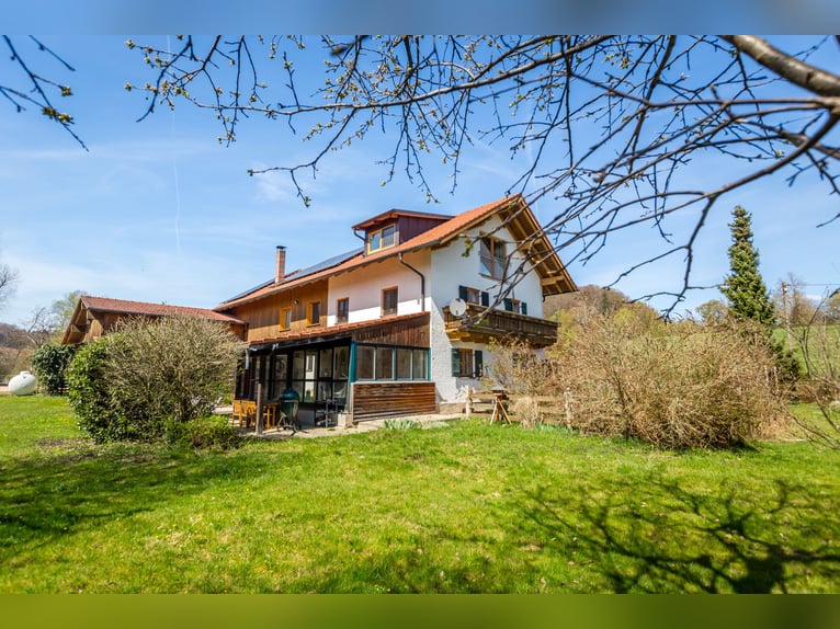 Dream farmhouse with an expanded equestrian area in Zeilarn (east of Munich), commission-free