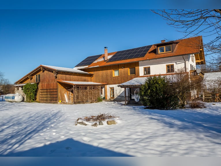 Dream farmhouse with an expanded equestrian area in Zeilarn (east of Munich), commission-free