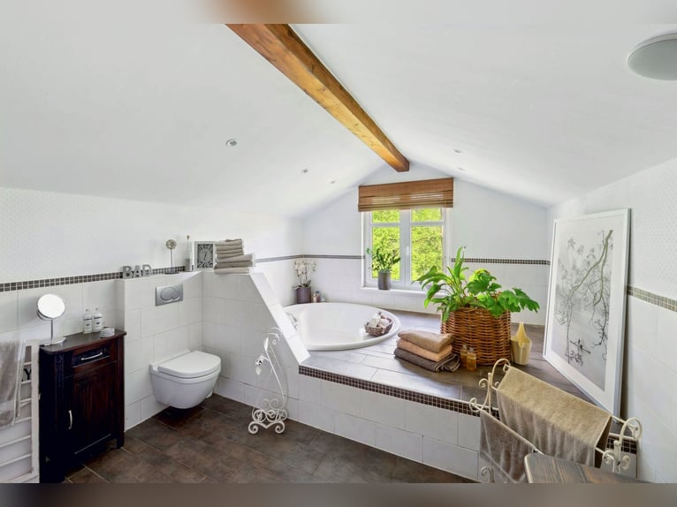 Elegantes Privatanwesen in Alleinlage für Pferdefreunde in ruhiger Lage