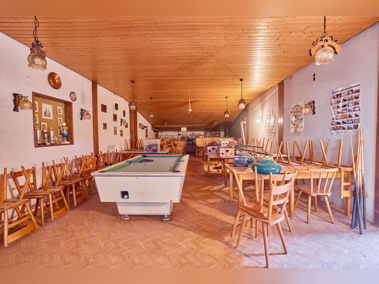 Equestrian facility in the Black Forest on a leasehold property featuring two residential units!