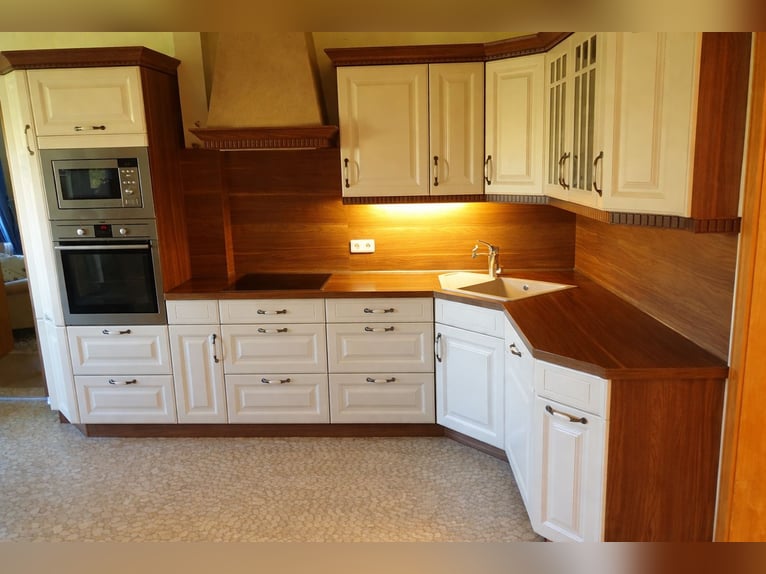 Equestrian facility in the Harz region near Bad Sachsa – Large standalone farm with an indoor riding