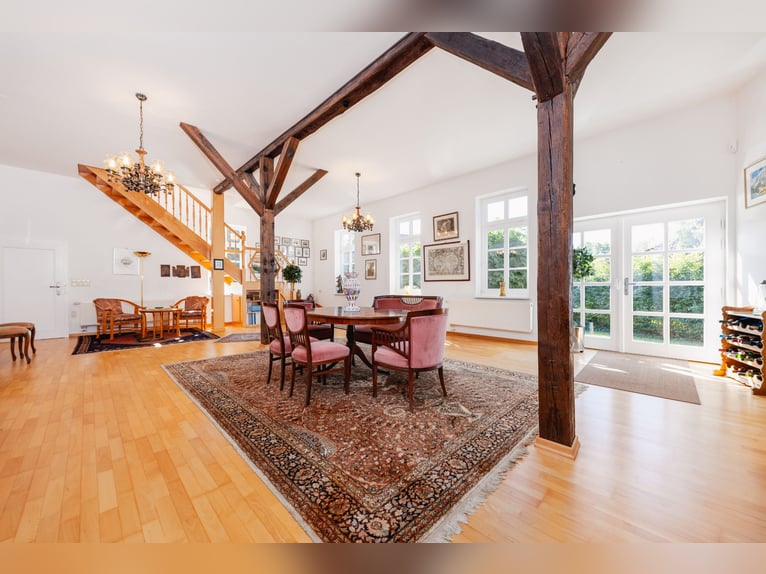 Equestrian farm and exclusive estate located 70 km southeast of Hamburg, with an optional 30 hectare