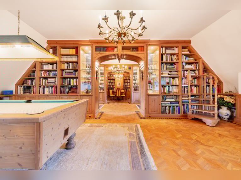 Equestrian farm and exclusive estate located 70 km southeast of Hamburg, with an optional 30 hectare