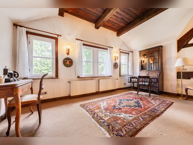 Equestrian farm and exclusive estate located 70 km southeast of Hamburg, with an optional 30 hectare